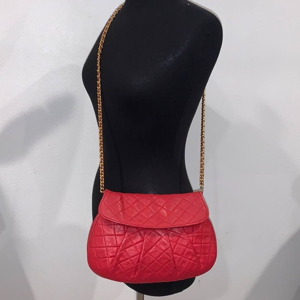 MEYERS RED QUILTED VINTAGE LEATHER BAG /GOLD HARDWARE